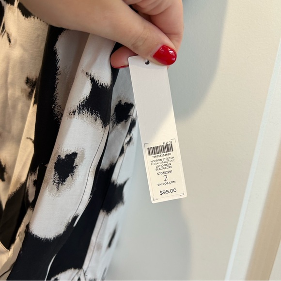 Chico’s floral printed blouse - Picture 2 of 3